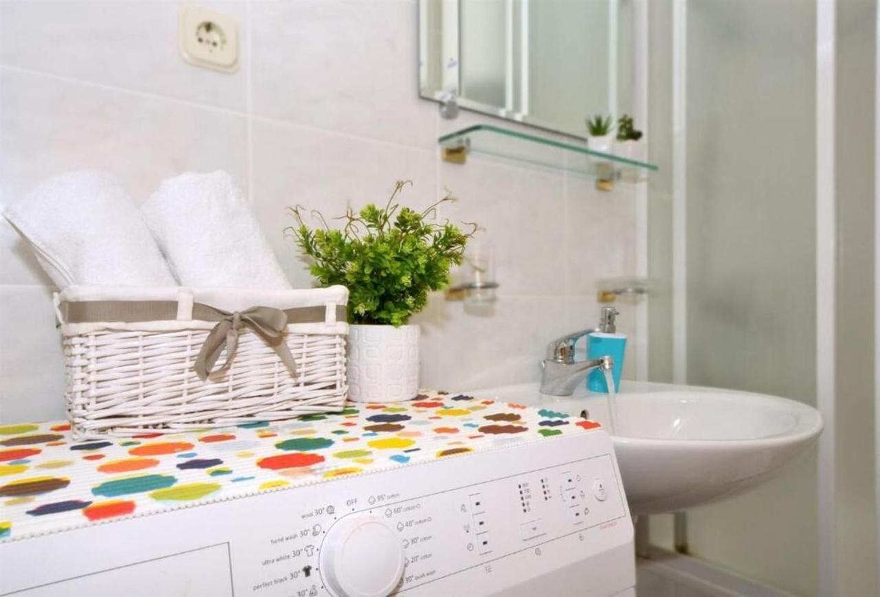Apartments Sandy Рогозница Екстериор снимка