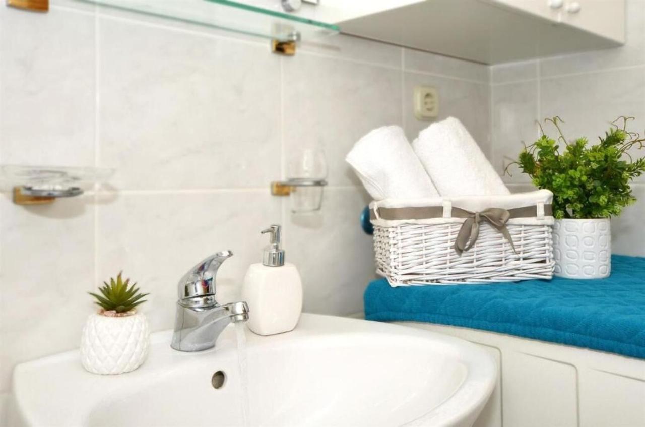 Apartments Sandy Рогозница Екстериор снимка