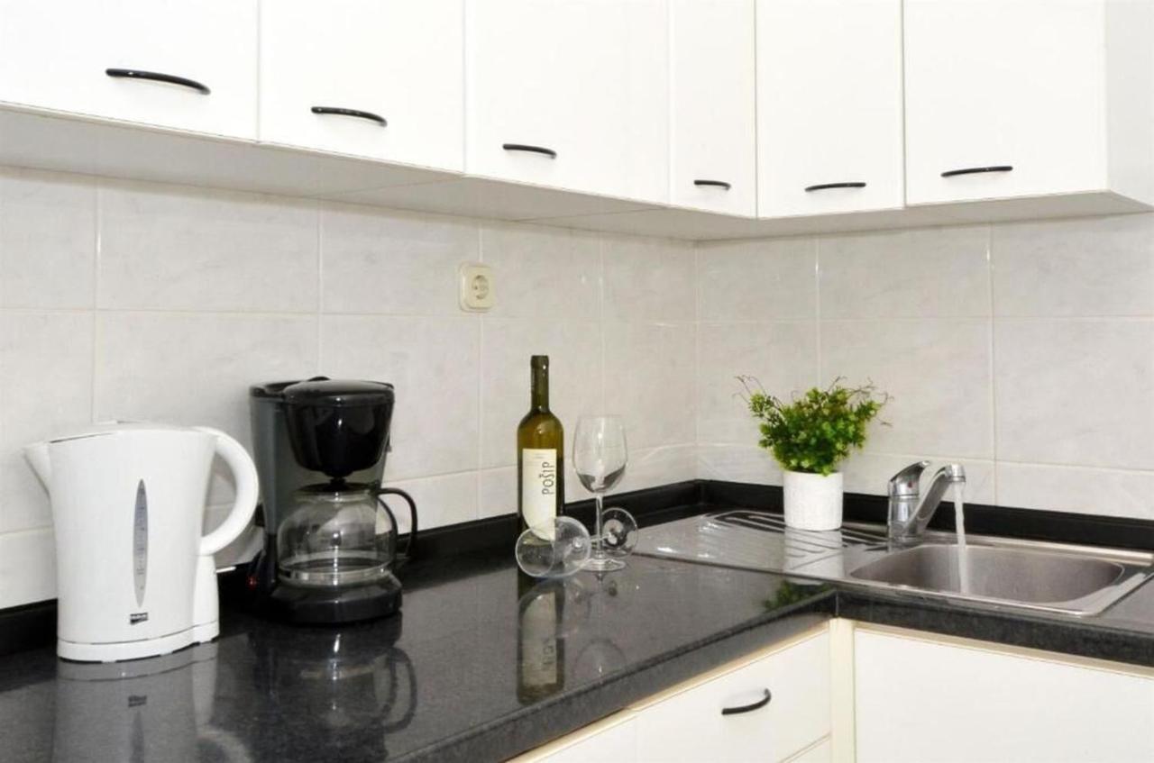 Apartments Sandy Рогозница Екстериор снимка