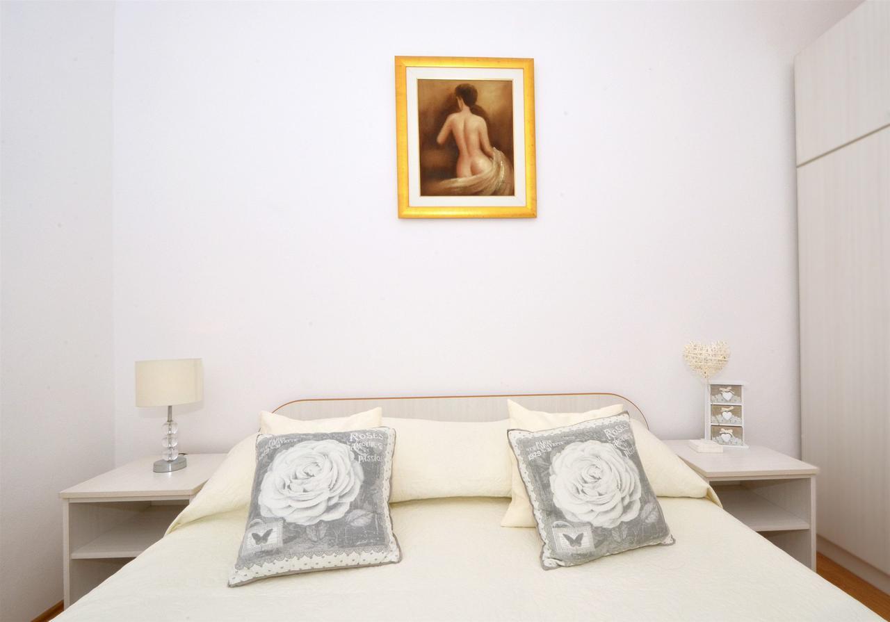 Apartments Sandy Рогозница Екстериор снимка